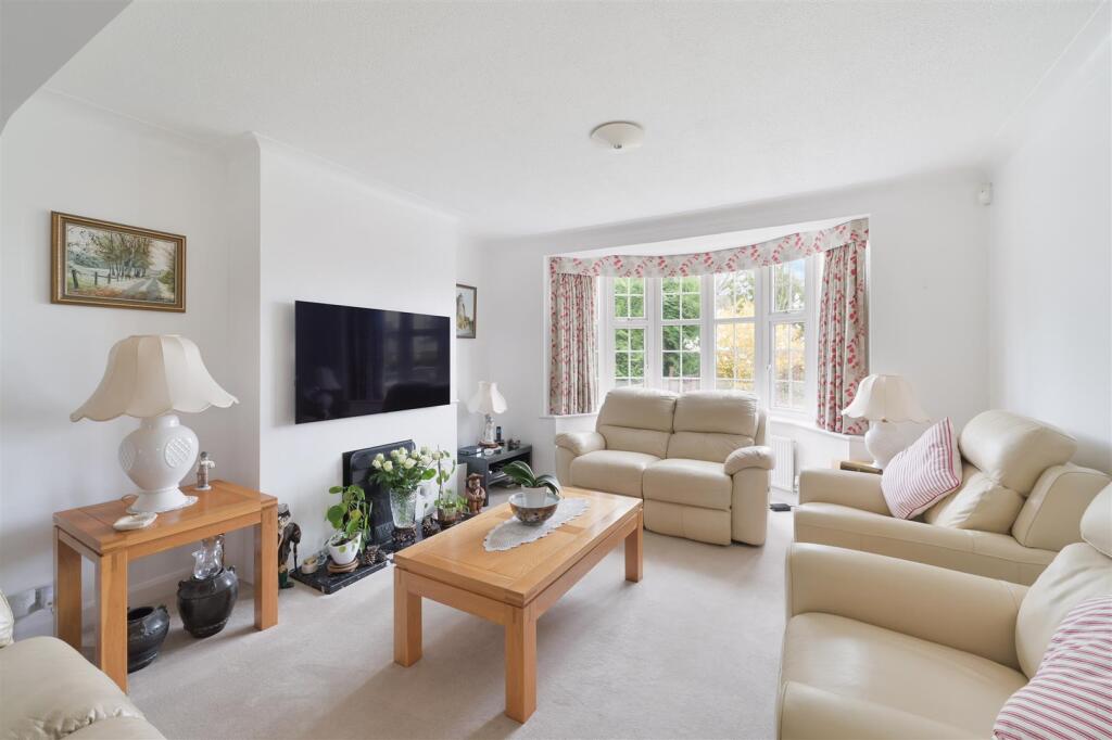 House in Sutton - View 5