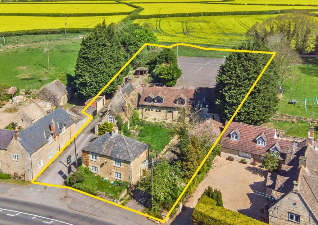 Noel Arms, Whitwell - Yellow Line Boundary.jpg