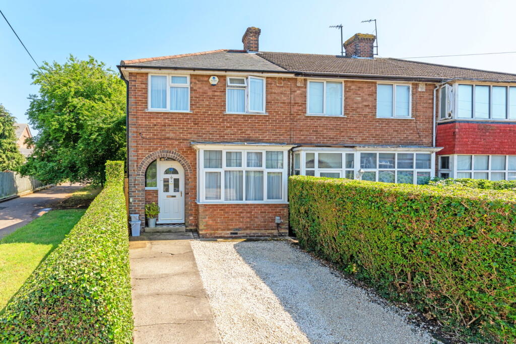 3-bed terraced on Cedar Road, Bedford, Bedfordshire, MK42 0HP, £310,000