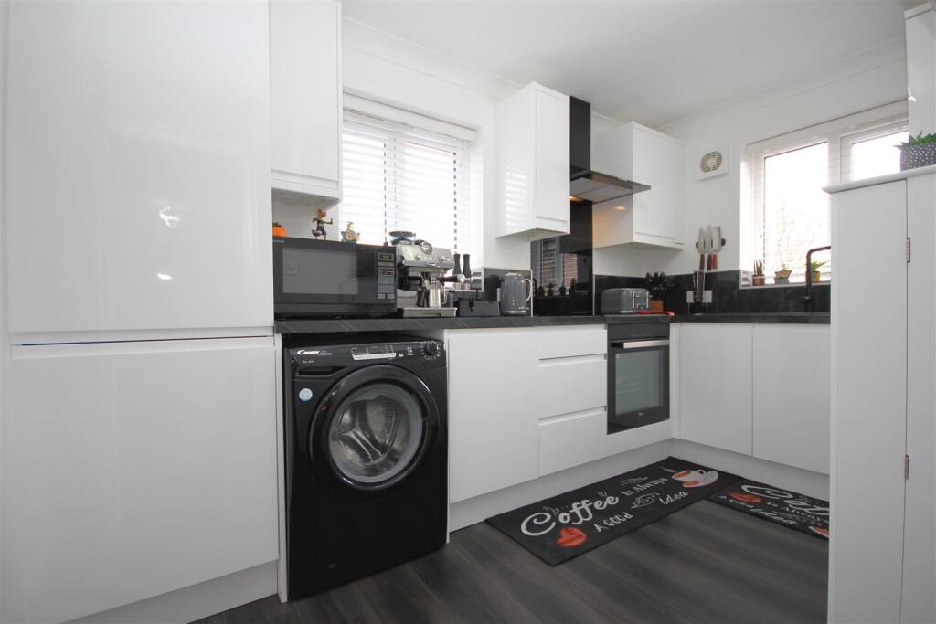 Timor Close, Whiteley photo 2