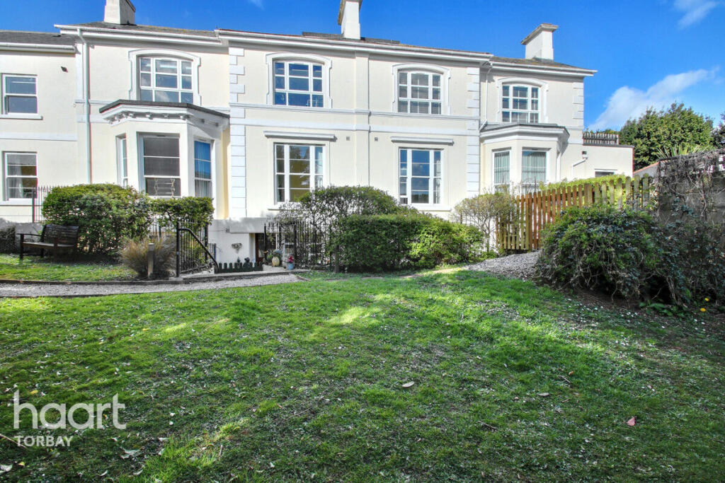 2-bed flat on Lansdowne Road, Torquay, £195,000