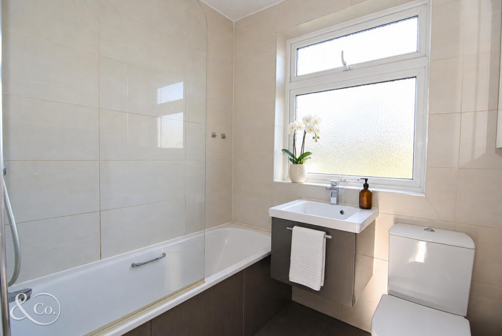Ditton Hill Road: property photograph 17