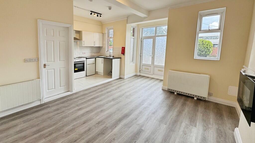 Apartment in 270 Frome Road, Trowbridge - View 2