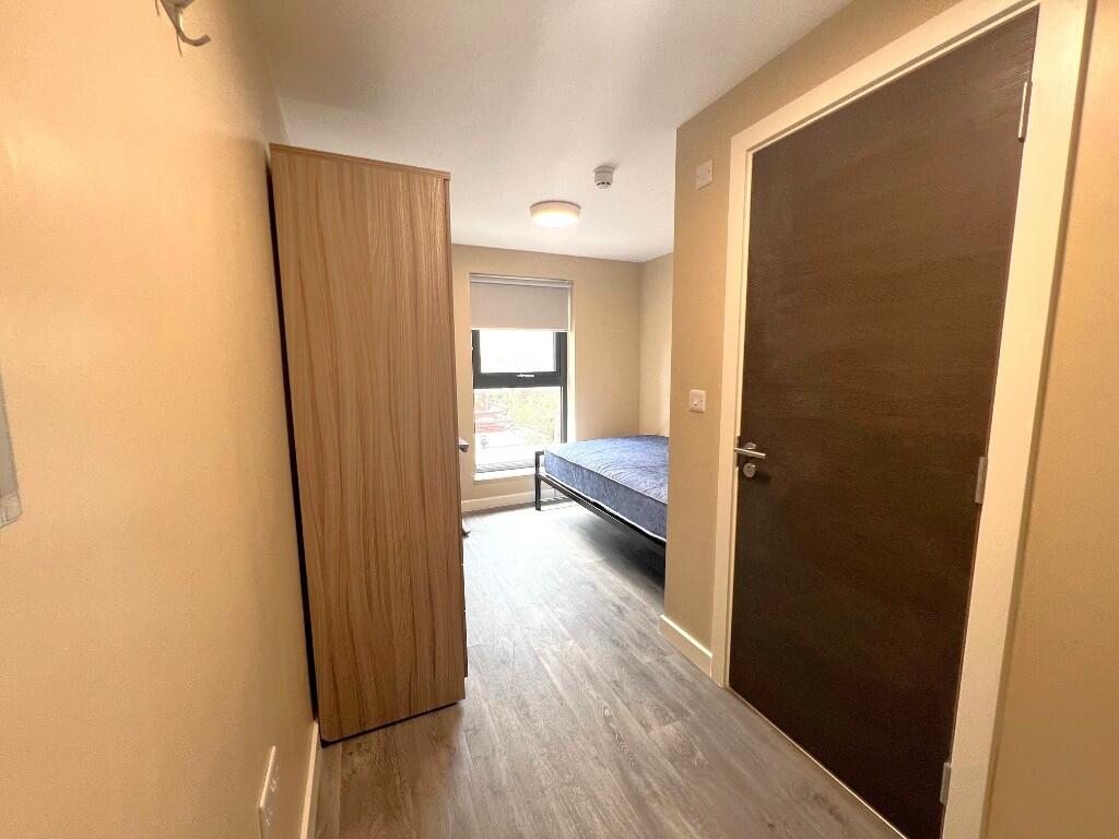 5 bedroom flat for rent