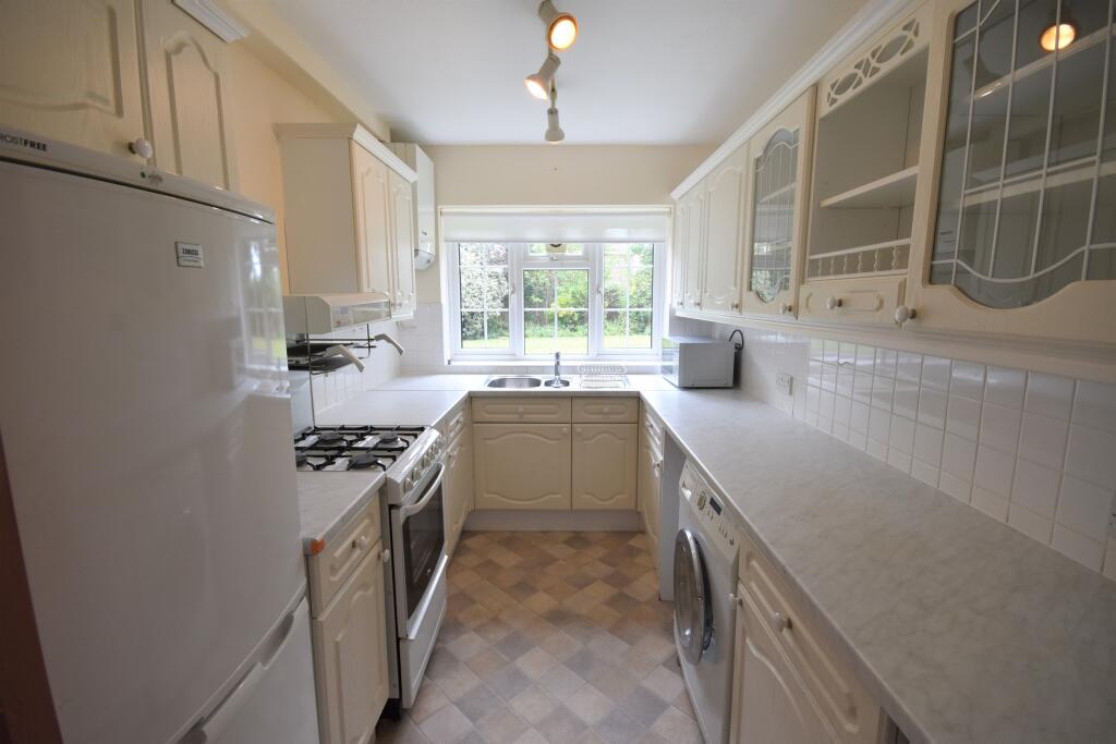 Apartment in Waverley, Fairfield, Farnham - View 3