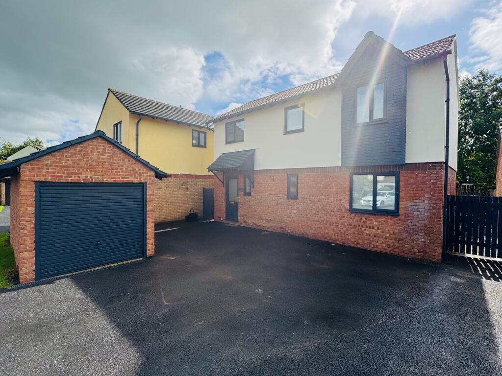 Main image of property: Plas Penwern, Johnstown