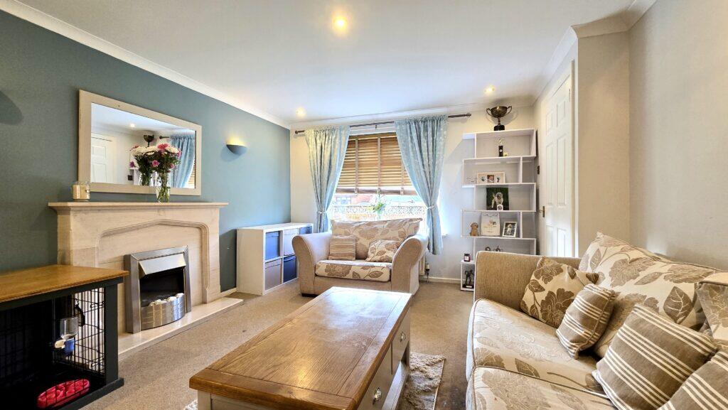 House in Glasgow, East Dunbartonshire - More