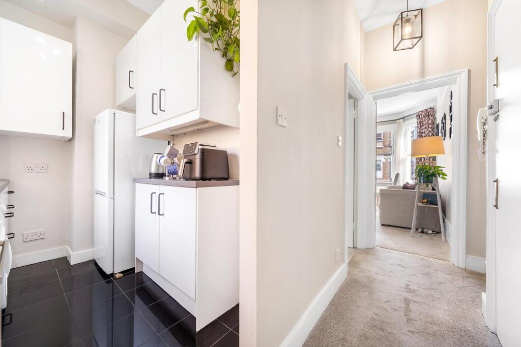 Apartment in London - View 5