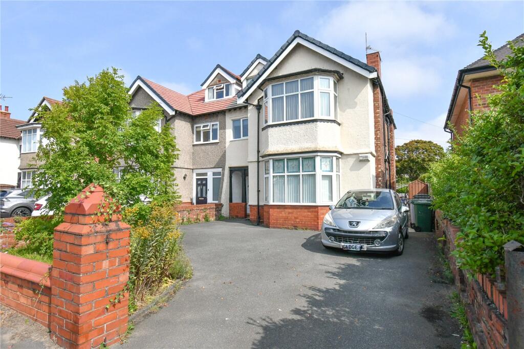 3-bed flat on Birkenhead Road, Meols, Wirral, £260,000