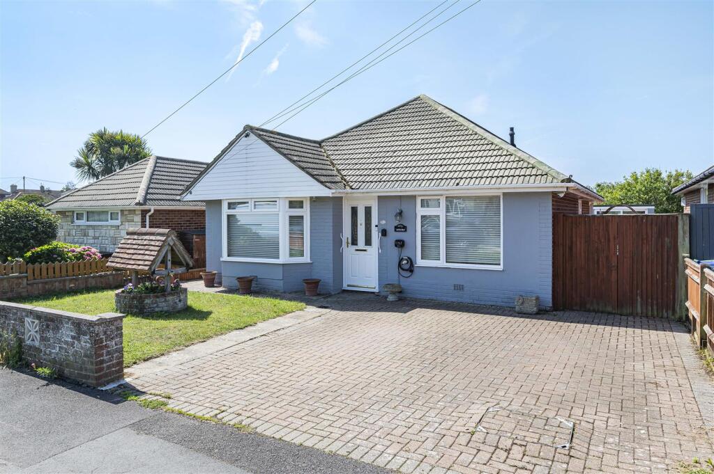 3-bed detached on Arundel Road Central, Peacehaven, £425,000