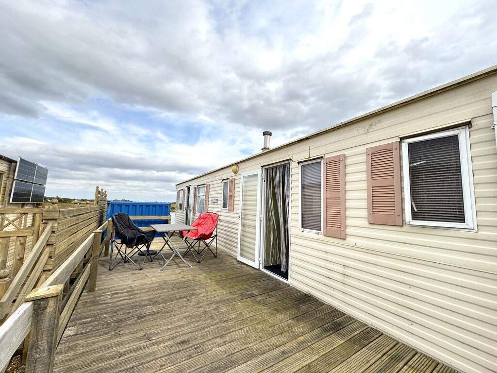 SNETTISHAM BEACH - Static Holiday Caravan Overlooking Lake photo 4
