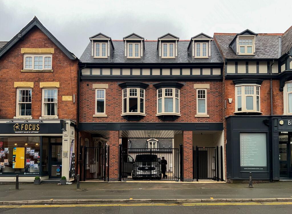 Main image of property: Flat 2, 111 B Clarendon Park Road Leicester LE2 3AH