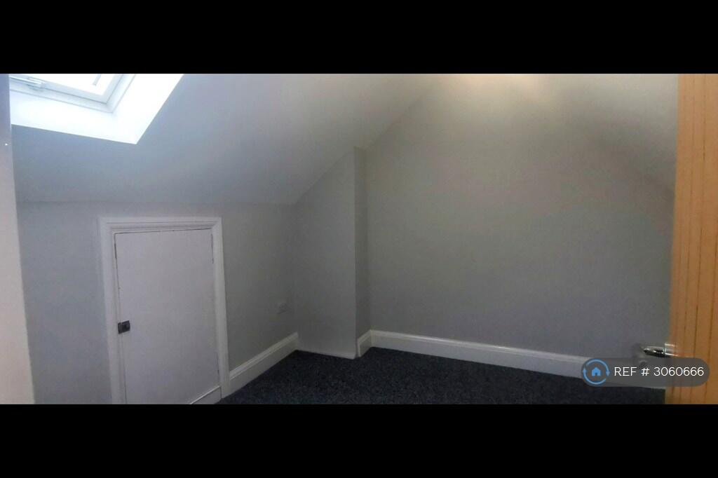 Apartment in Southend-on-Sea - View 5