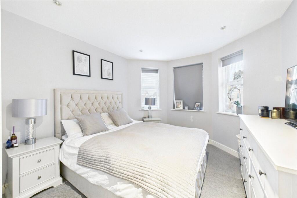 Apartment in Surrey Heath, Old Dean - View 5