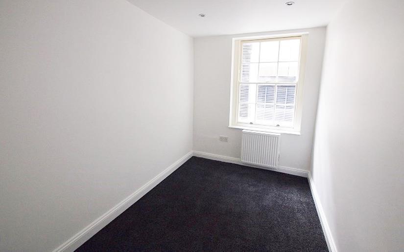 Apartment in Gloucester - View 4
