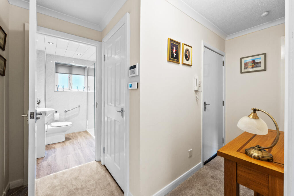 Apartment in Clarkston, Riverside, Netherlee - More