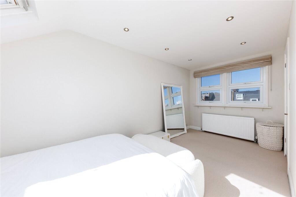Apartment in London - More