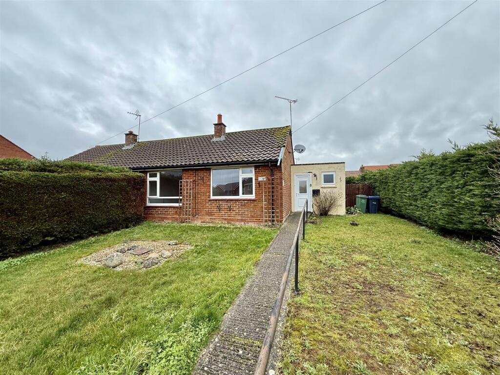 Main image of property: Reids Piece, Purton, Swindon