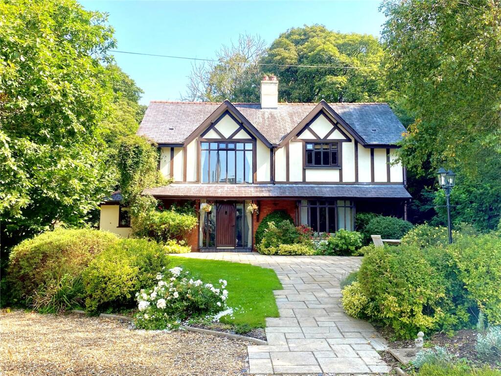 4-bed detached on Y Felinheli, Gwynedd, LL56, £695,000