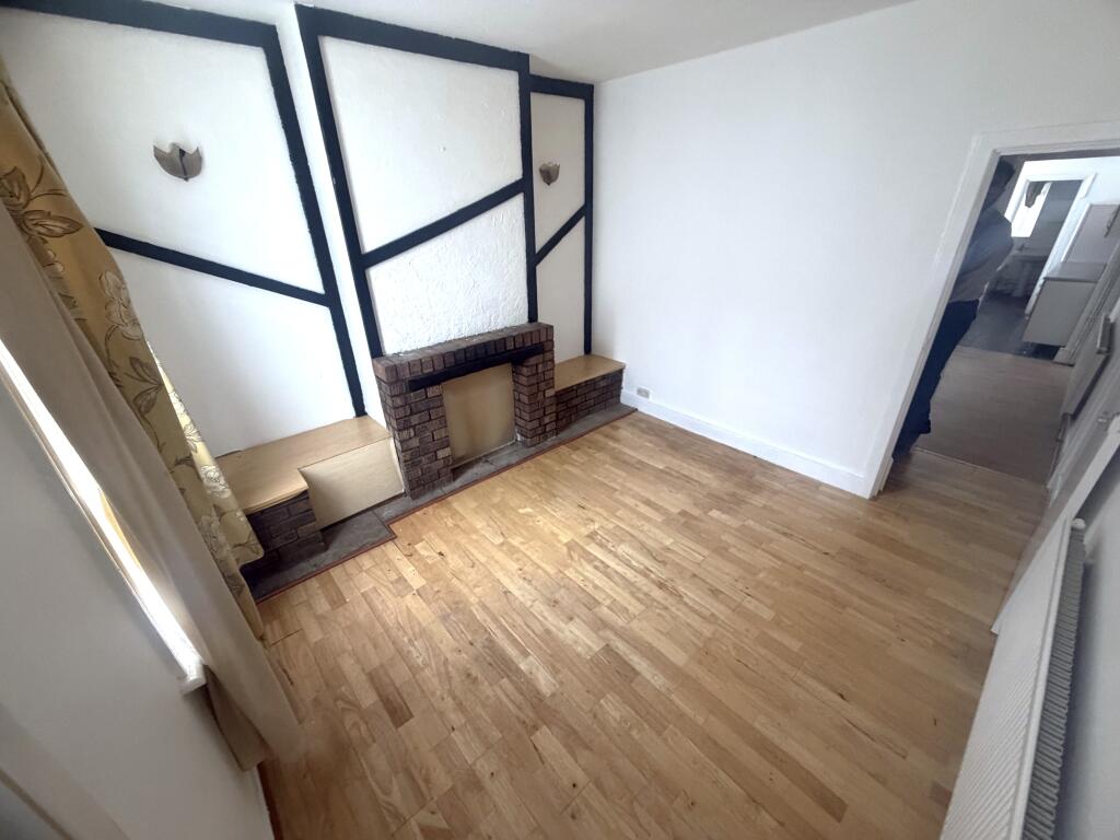 House in Luton - View 4