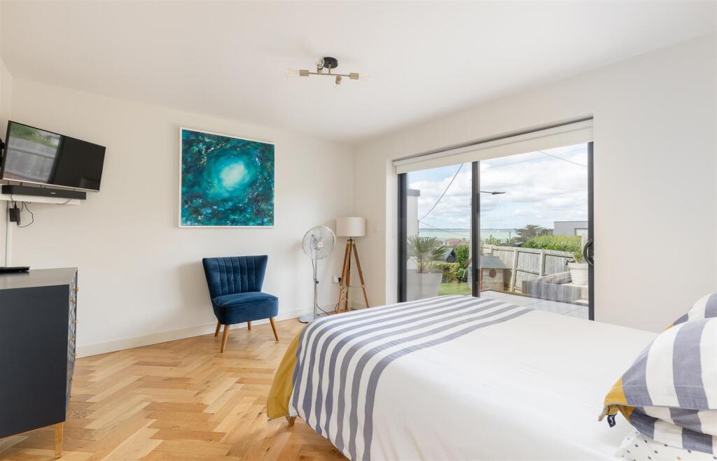House in Cowes, Gurnard - View 6