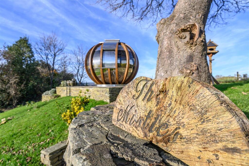 The Mistles, Birkby Lane, Bailiff Bridge, Brighouse, HD6 4JJ photo 2