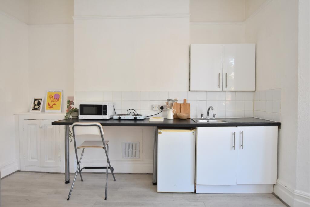 1 bedroom house share for rent