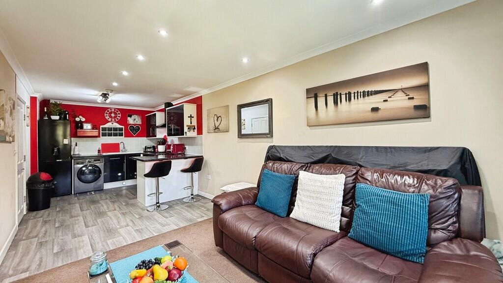 Palomino Place, Westbury photo 4