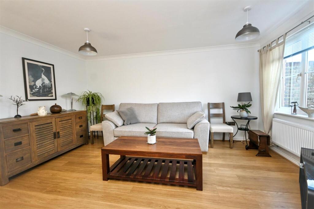 House in Eastbourne, Sovereign Harbour - View 5