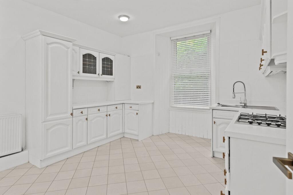 Apartment in Stirling, Lower Town, Braehead - View 3