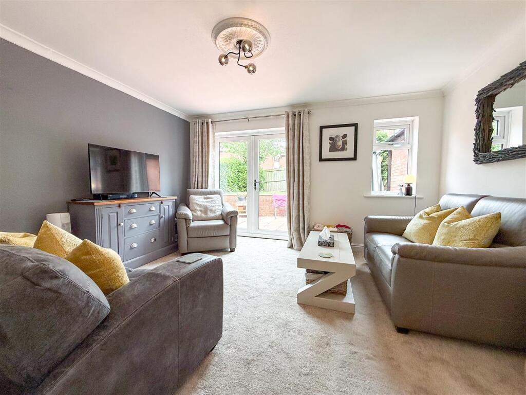 Chelsea Close, Biddulph, Stoke-On-Trent photo 4