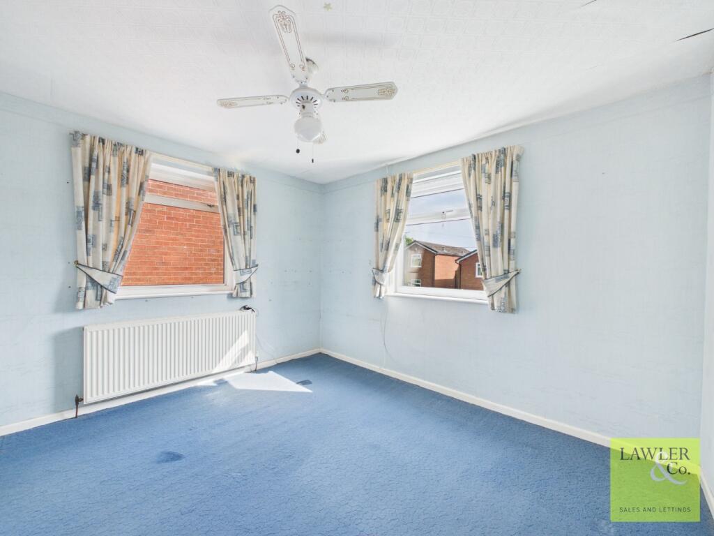 House in Stockport, Hawk Green - View 5