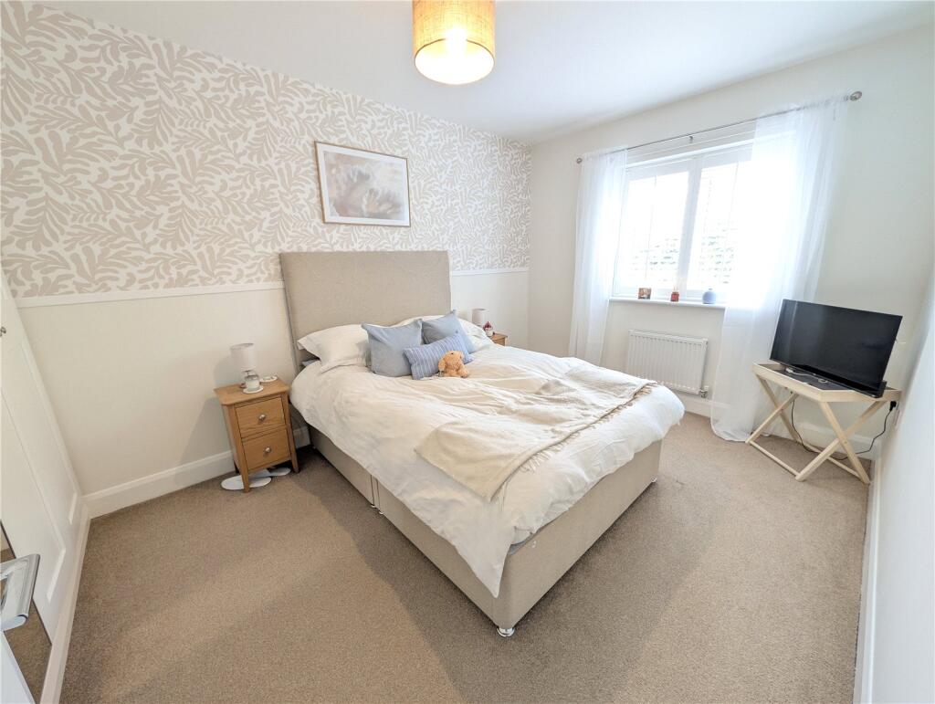 Farringdon Close, Priorslee, Telford, Shropshire, TF2 photo 4
