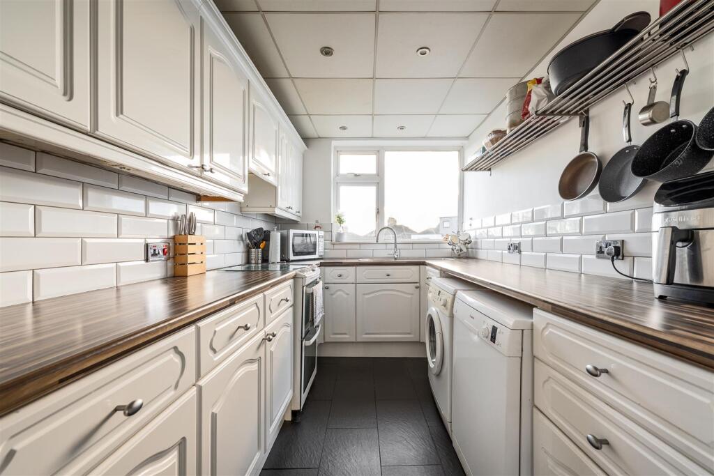 Onslow Close, Chingford photo 2