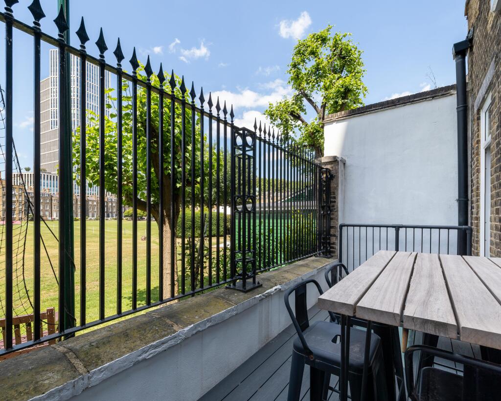 4 City Road Ground floor terrace.jpg