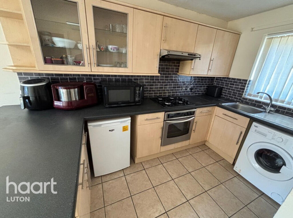 House in Luton - View 5