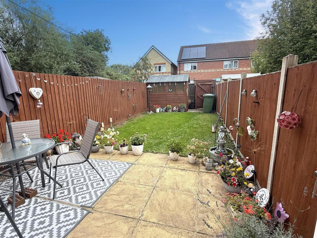 Thomson Close, Rugby photo 2
