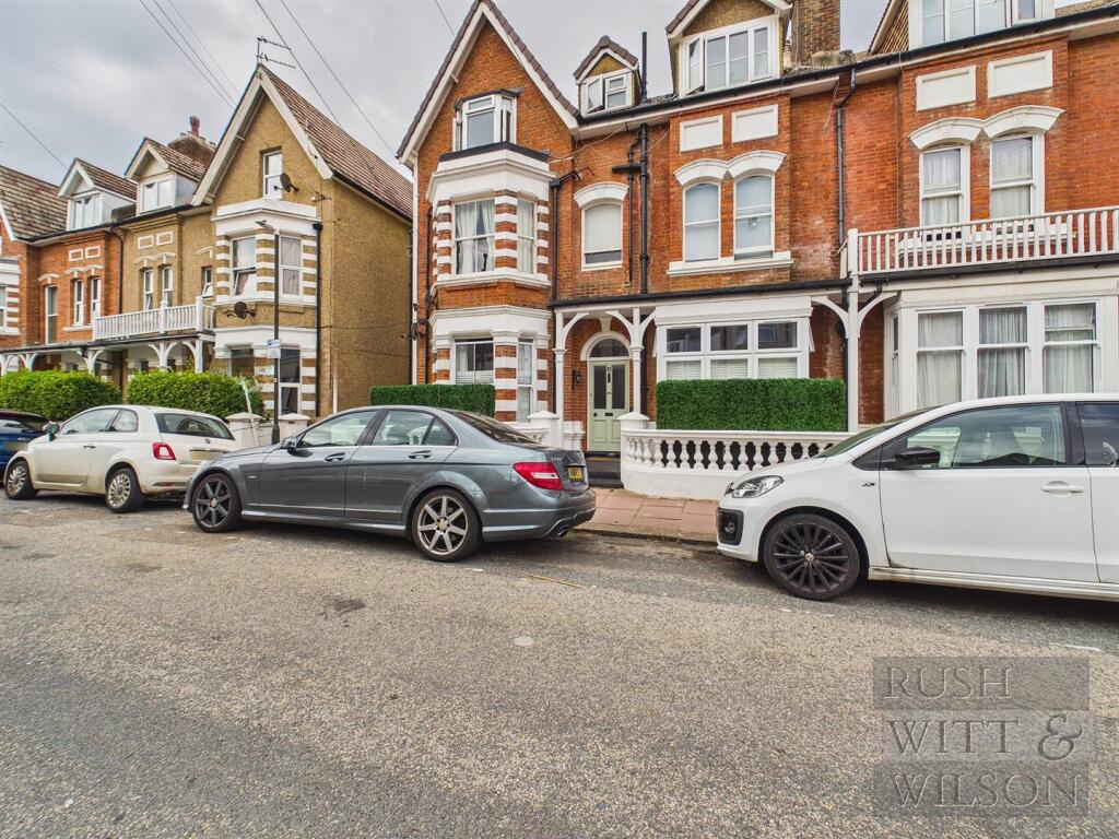 2-bed flat on Albert Road, Bexhill-On-Sea, £159,000