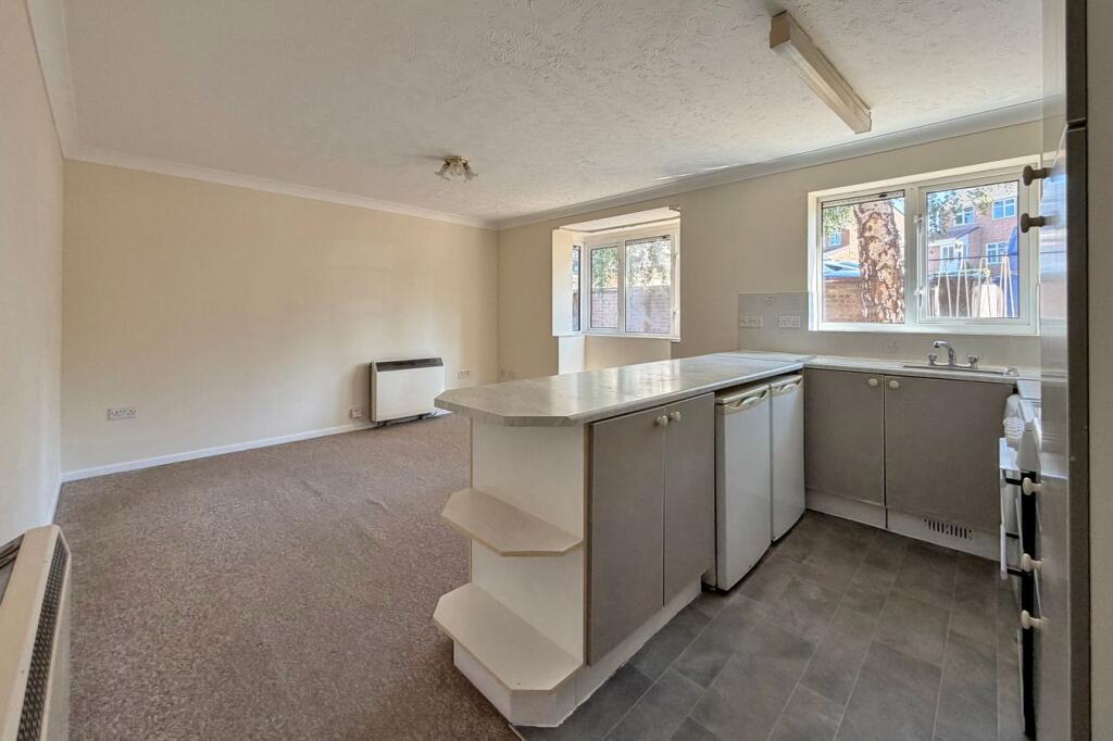 Apartment in Gillingham, Parkwood - View 3