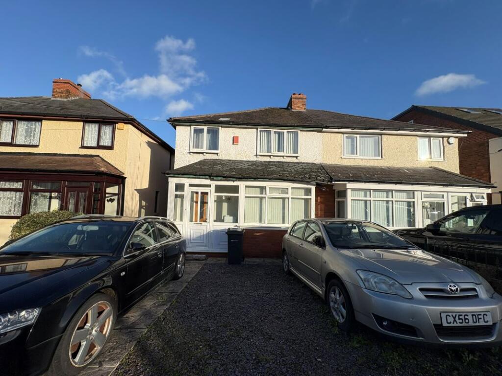 Main image of property: 10 Redthorn Grove, Birmingham, West Midlands, B33 8BE