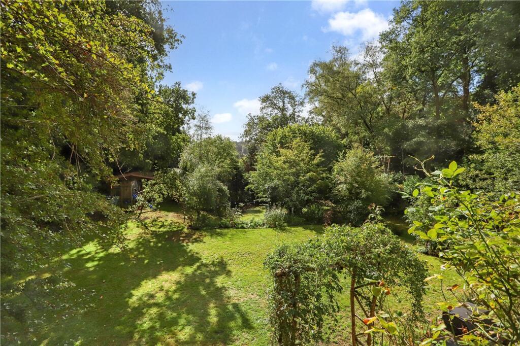 Aveley Close, Farnham, GU9 - More