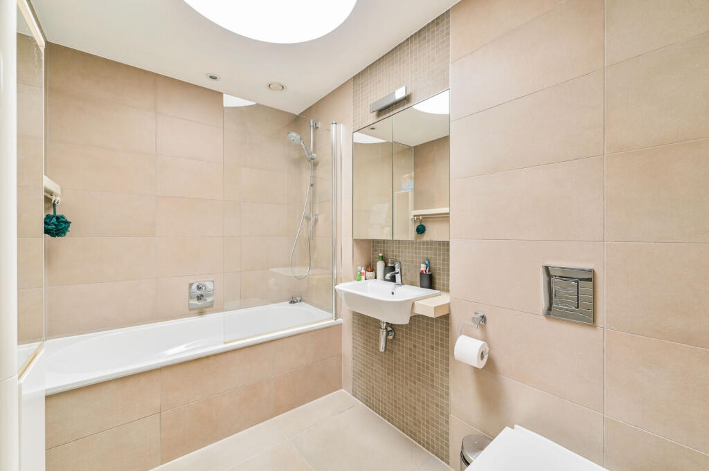 Apartment in London - More