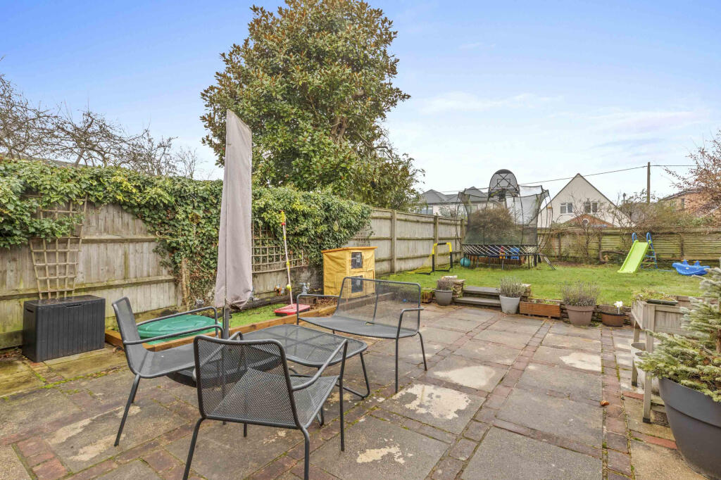 Blind Lane, Bourne End, Buckinghamshire, SL8 5TN photo 2