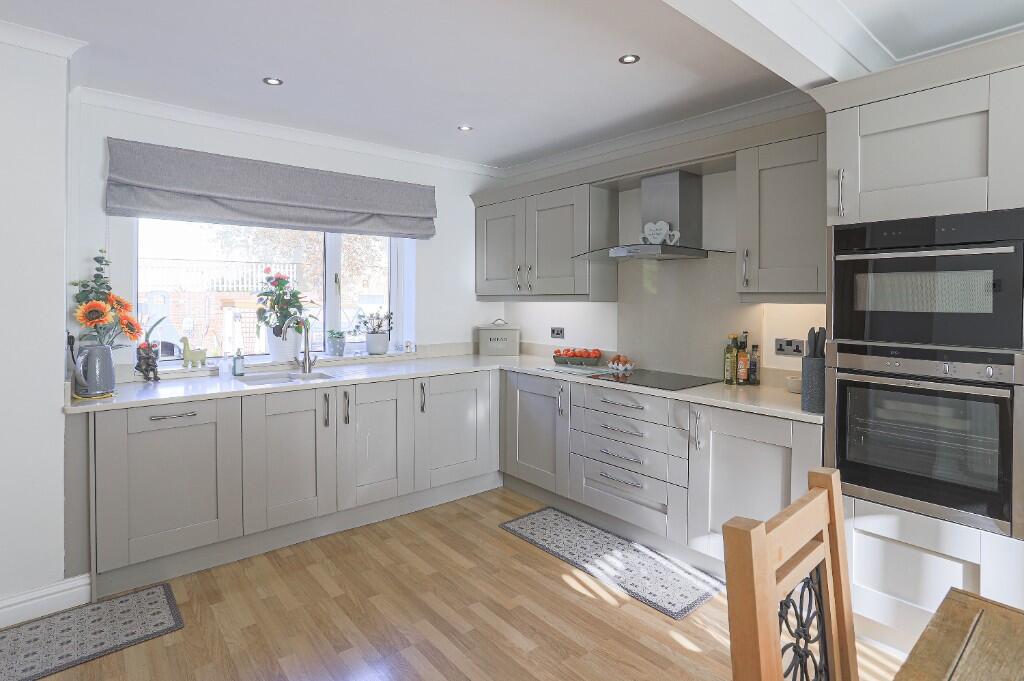 Grove Lane, Knottingley, West Yorkshire, WF11 photo 2