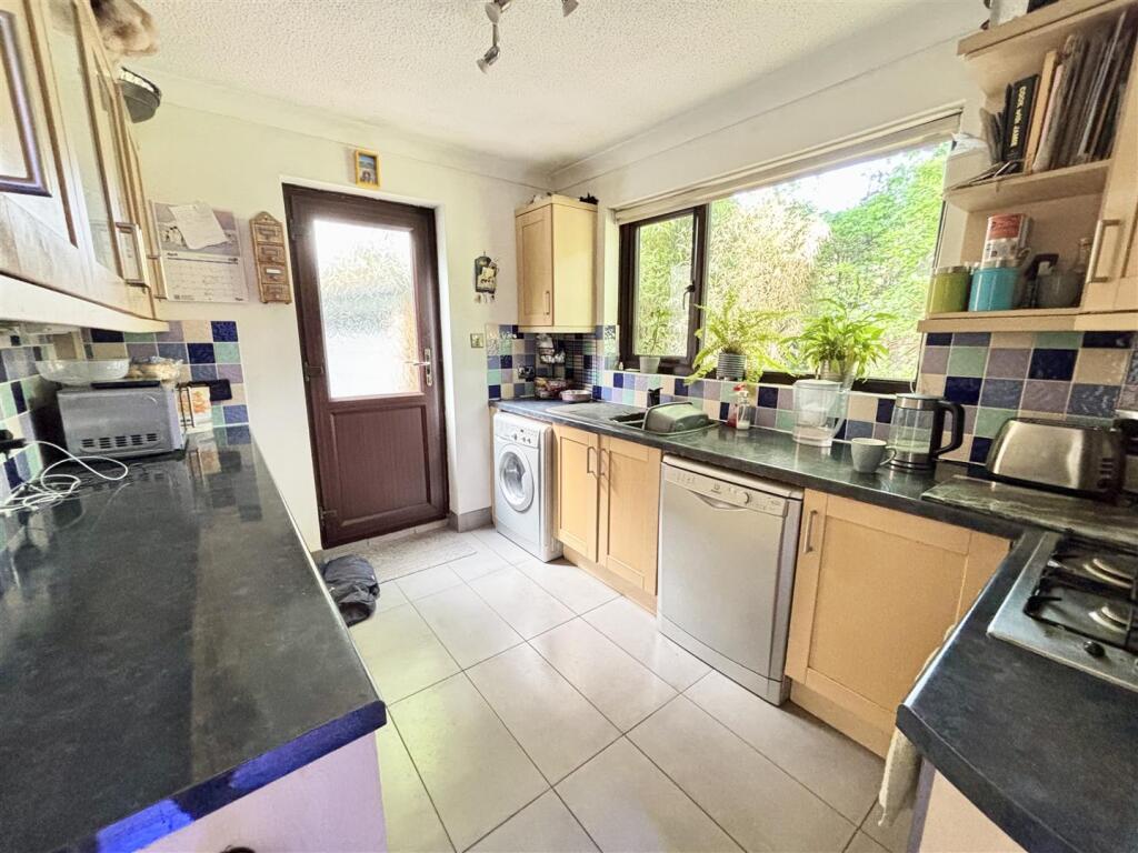 Tarn Drive, Creekmoor photo 4