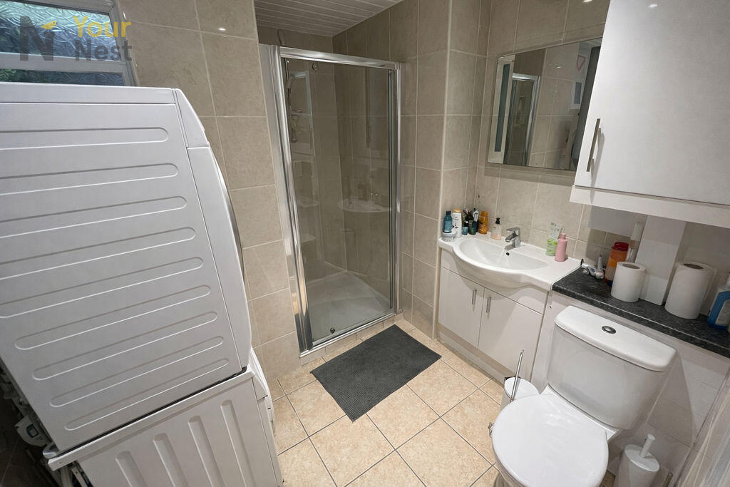 House in Leeds, West Yorkshire - View 5