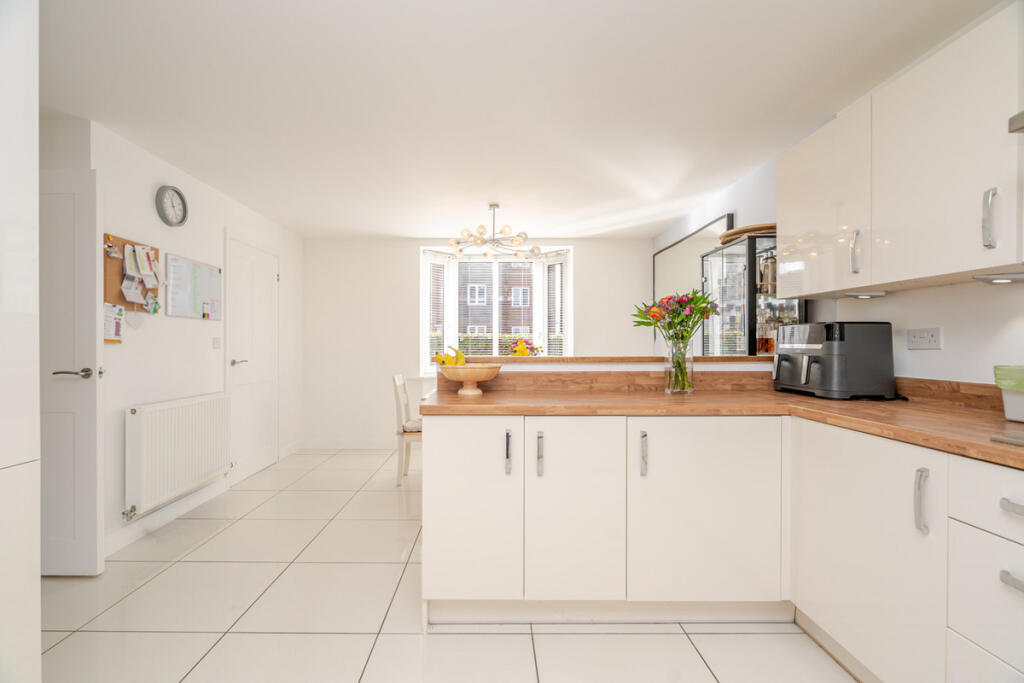 House in Milton Keynes, Broughton Gate, Broughton and Milton Keynes - View 5
