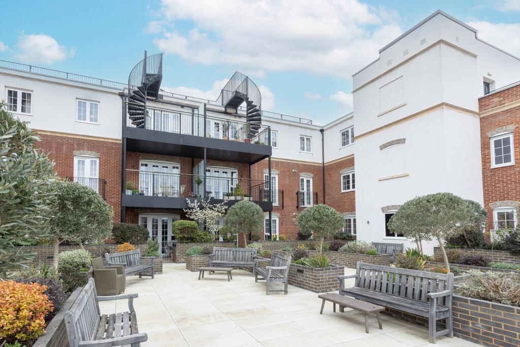 Main image of property: Crown House, St. Martins Street, Wallingford, OX10 0FJ