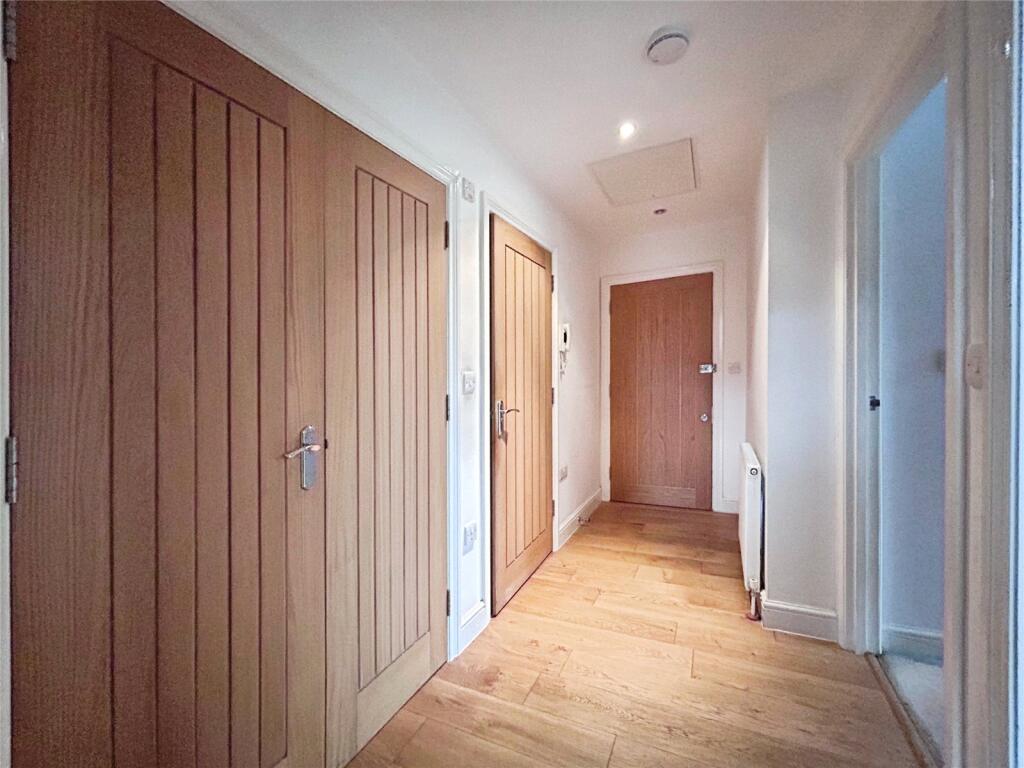 Apartment in Guildford - More