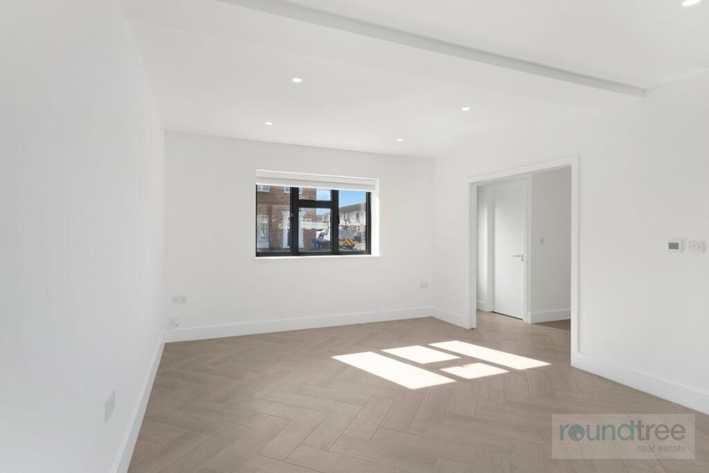 House in Watford - View 4